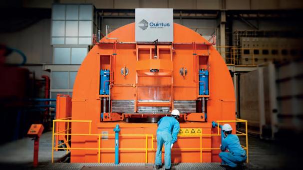 I bilden syns en stor het isostatisk press från Quintus Technologies. HIPpen är den största i världen och finns i Japan på MTC Powder Solutions.