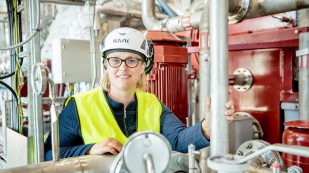 Genom att nyttja befintliga pannor kan Karlstads Energi producera förnybara bränslen mer effektivt. Det säger Linda &Ouml;stberg, produktionschef, på Karlstads Energi.