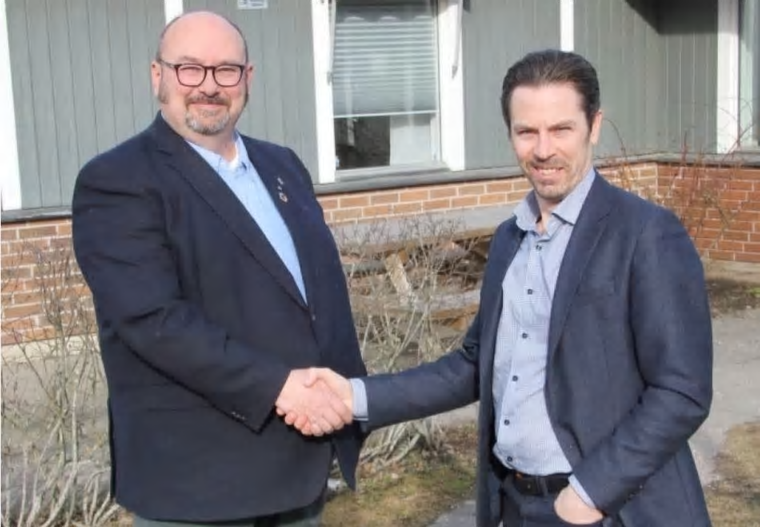 Anders Ohlsson och Sebastian Cabander skrev på avtalet.