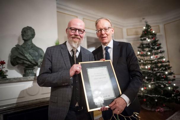 Johan Söderström, vd för ABB Sverige, tillsammans med Daniel Nordström, chefredaktör och ansvarig utgivare för VLT.