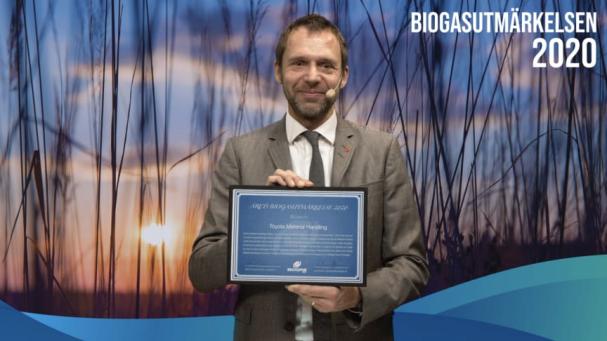 Jens Holm (V) ordförande Trafikutskottet, delade ut priset under den digitala konferensen BioDriv Tinget den 1 december.