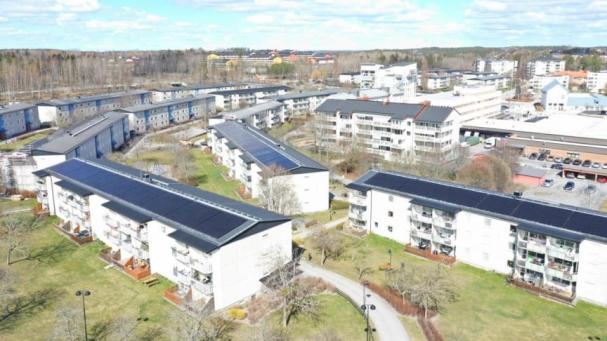 Nu har 3 195 solpaneler monterats på HSB brf Granens tak i Järfälla.
