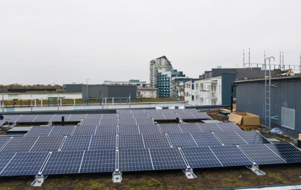 Solcellerna kommer att kunna producera 45.000 kWh per år och därmed förse delar av fastigheten med miljövänlig el.
