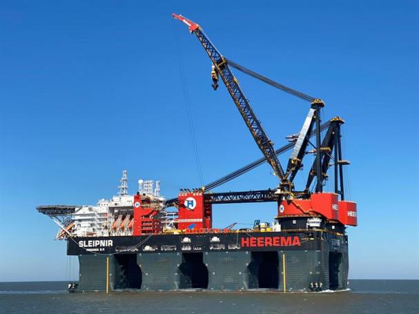 Sleipnir, världen största halvt nedsänkbara kranfartyget.