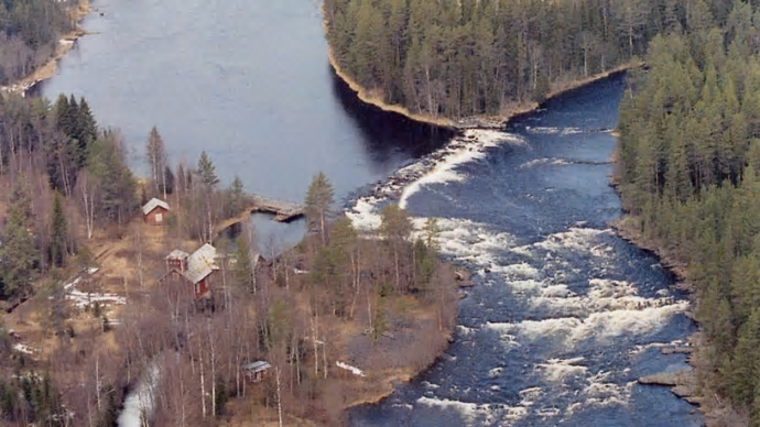 Flygbild över Långforsens vattenkraftstation.