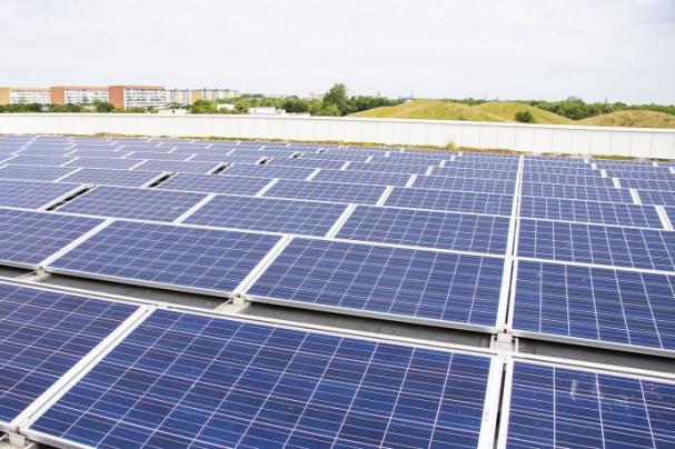 Att installera solceller är ett exempel på en energieffektiviserande åtgärd.