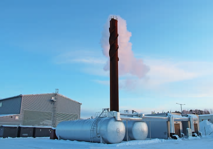 Luleå Energi tillför bioolja från växtriket i fjärrvärmeproduktionen.