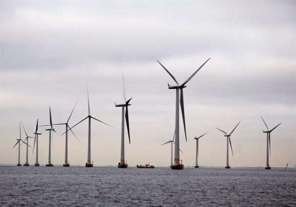 I september nästa år kommer Vattenfalls första hybridenergipark, bestående av vindkraft, solel och batterilagring, tas i drift. Den nya parken ligger vid Haringvliet i Nederländerna, men bilden visar vindkraftparken i Lillgrund.