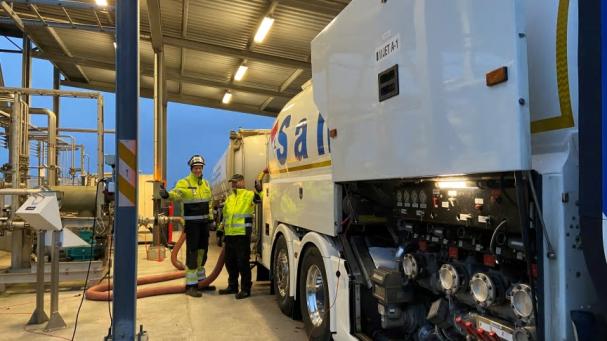 Den första leveransen av biobränsle till &Auml;ngelholm Helsingborg Airport som möjliggjorts av Fly Green Fund.