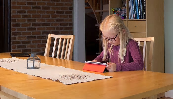 Jönköping Energi bjuder på fritt internet för skolarbete på distans.