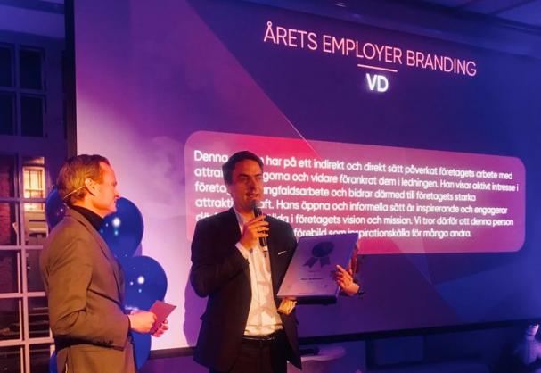 Utmärkelsen &Aring;rets vd inom Employer Branding tilldelas E.ON Sveriges vd Marc Hoffmann.
