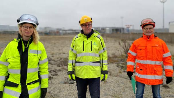 I Göteborgs hamns Energihamn undersöks olika platser lämpliga att bygga en framtida anläggning för mellanlagring av koldioxid och förvätskning till flytande koldioxid.