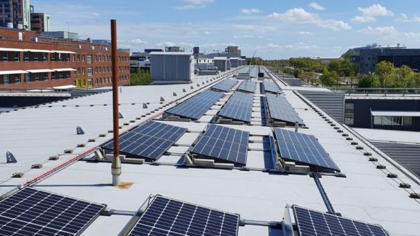 Kemicentrum är en av byggnaderna i Lund där Akademiska Hus sedan tidigare har installerat solceller.