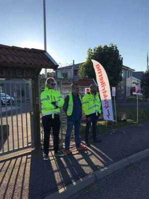 Strejkvakter utanför Hometec Security i Göteborg.