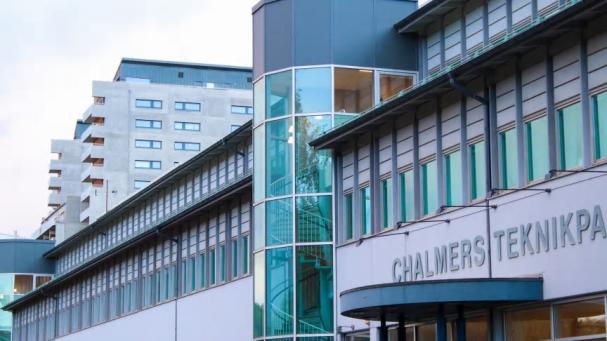Kontorsbyggnaden Chalmers Teknikpark är sammankopplad med Brf Viva för att utbyta värme och kyla.