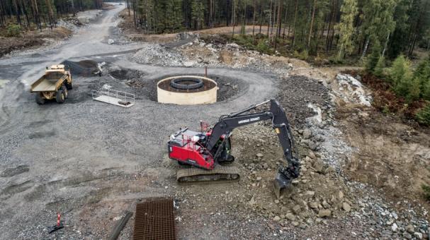 Bröderna Perssons maskiner arbetar med anläggningen av en ny vindkraftpark i Tjällmo utanför Motala fram till mars 2022.