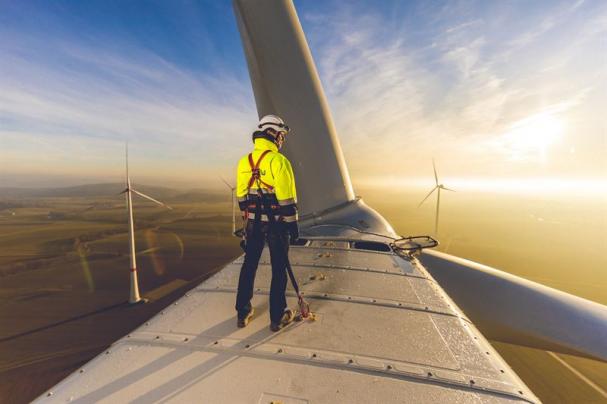 <span><span>Bara några månader efter etableringen köper EnBW Sverige AB 51 vindkraftverk med sammanlagt 105 MW installerad effekt.</span></span>