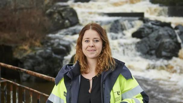 Charlotta Ekstrand jobbar som driftingenjör på Uddevalla Energi och är projektledare för arbetet med att modernisera miljötillstånden för samtliga fem vattenkraftverk.