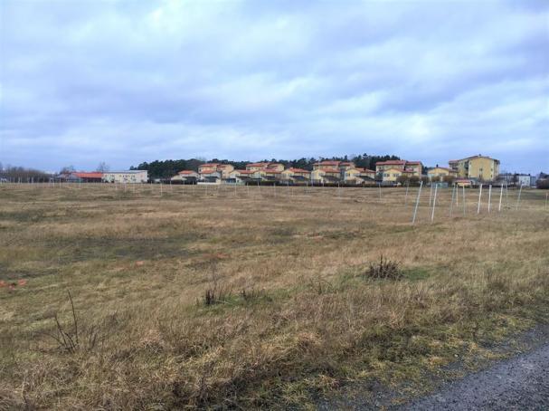 På uppdrag av Vasakronan ska Vattenfall anlägga en av Sveriges största solcellsparker. Cirka sju hektar kommer ge plats för 11 000 solpaneler.