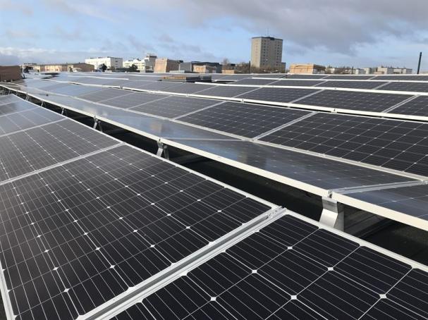 Solceller på tak i Mobilia.