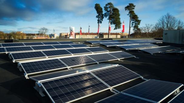 Solceller på OKQ8 Globens tak.