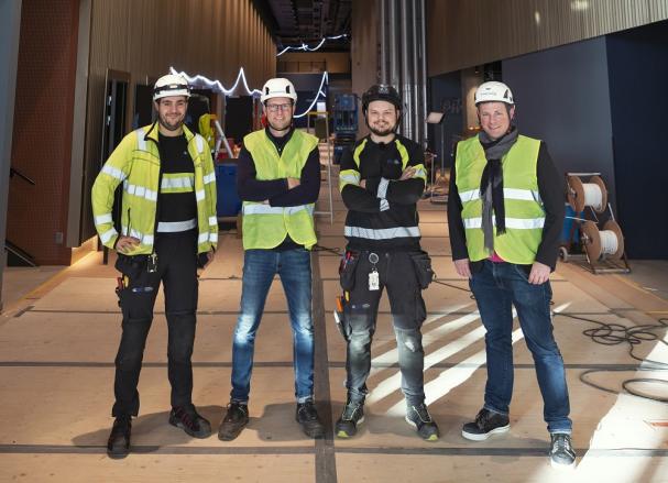 Allan Eragi, Elektro-Centralen, Mattias Jacobsson, Elektroskandia, Alexander Utkovic, Elektro- Centralen och Robert Urbowicz, Elektroskandia på plats i hotellets entréplan