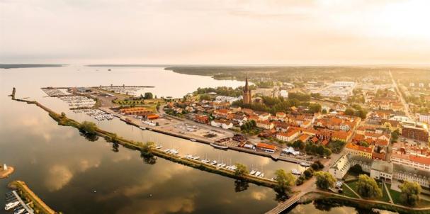 <span>I ett unikt samarbete mellan <span>Verksamhet teknik i Mariestad i Västergötland </span>och Vattenfall InHouse kommer kommunerna i Mariestad, Töreboda och Gullspång kunna använda solcellsel utan att äga en enda solcell.</span>