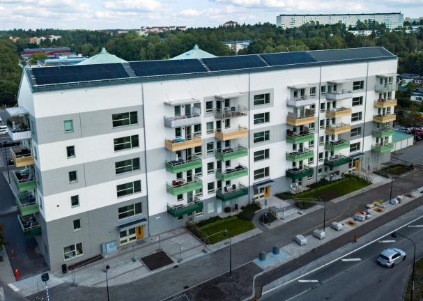 Bostadsrättsföreningen Trim i Kallhäll har sänkt sina elkostnader med drygt 40 000 kr på ett år.