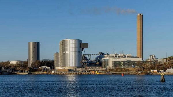 Den nya biobr&auml;nsleeldade &aring;ngpannan &auml;r integrerad med Rya kraftv&auml;rmeverk.&nbsp;